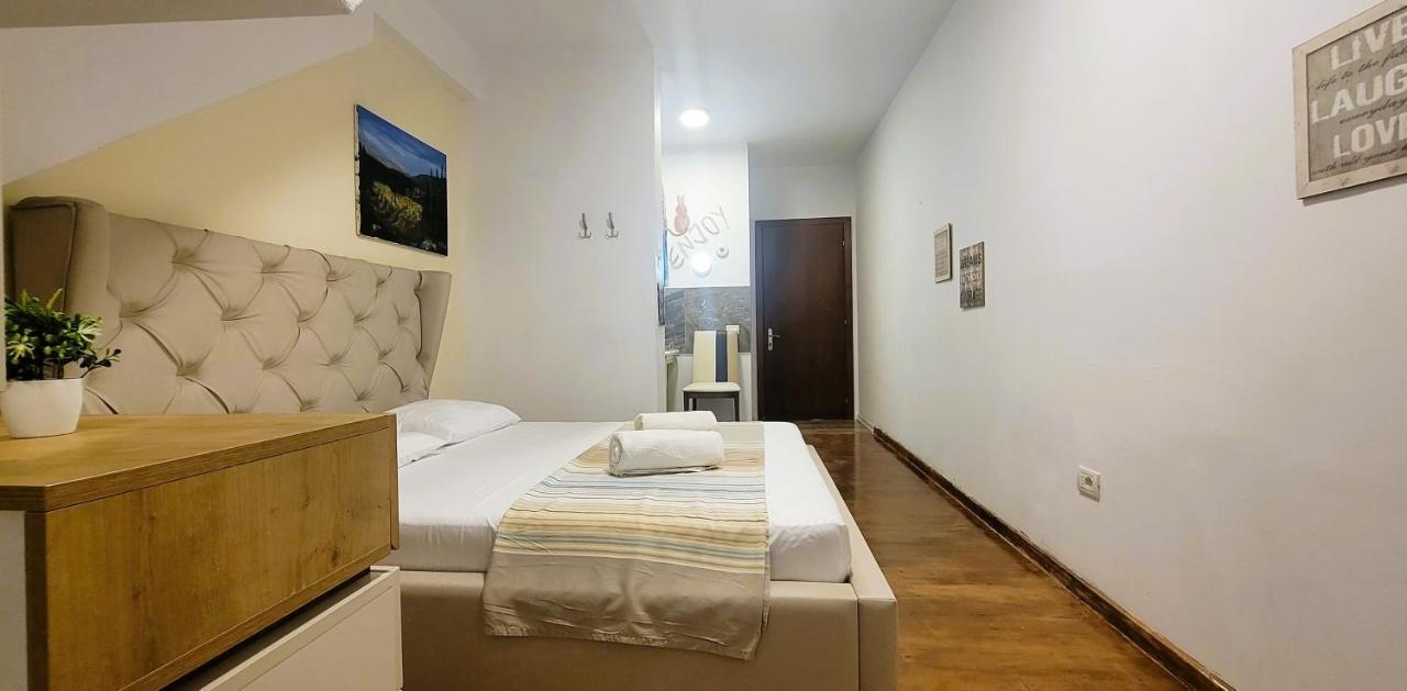 Studenti Studio's Tirana